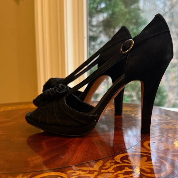 NWOT Delman Black Suede Leather Slingback 4.5”Heels w/Ruffle Size 7.5 MSRP $345 - Picture 10 of 15